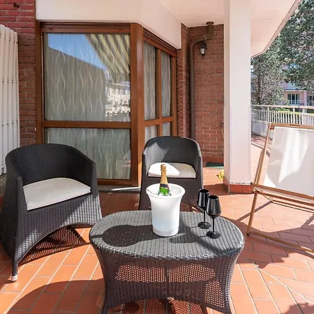 Two Steps From - Maggiore Relax Apartman