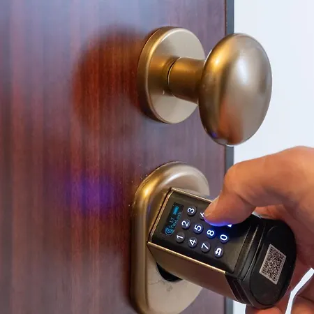 Two Steps From - Maggiore Relax Apartman